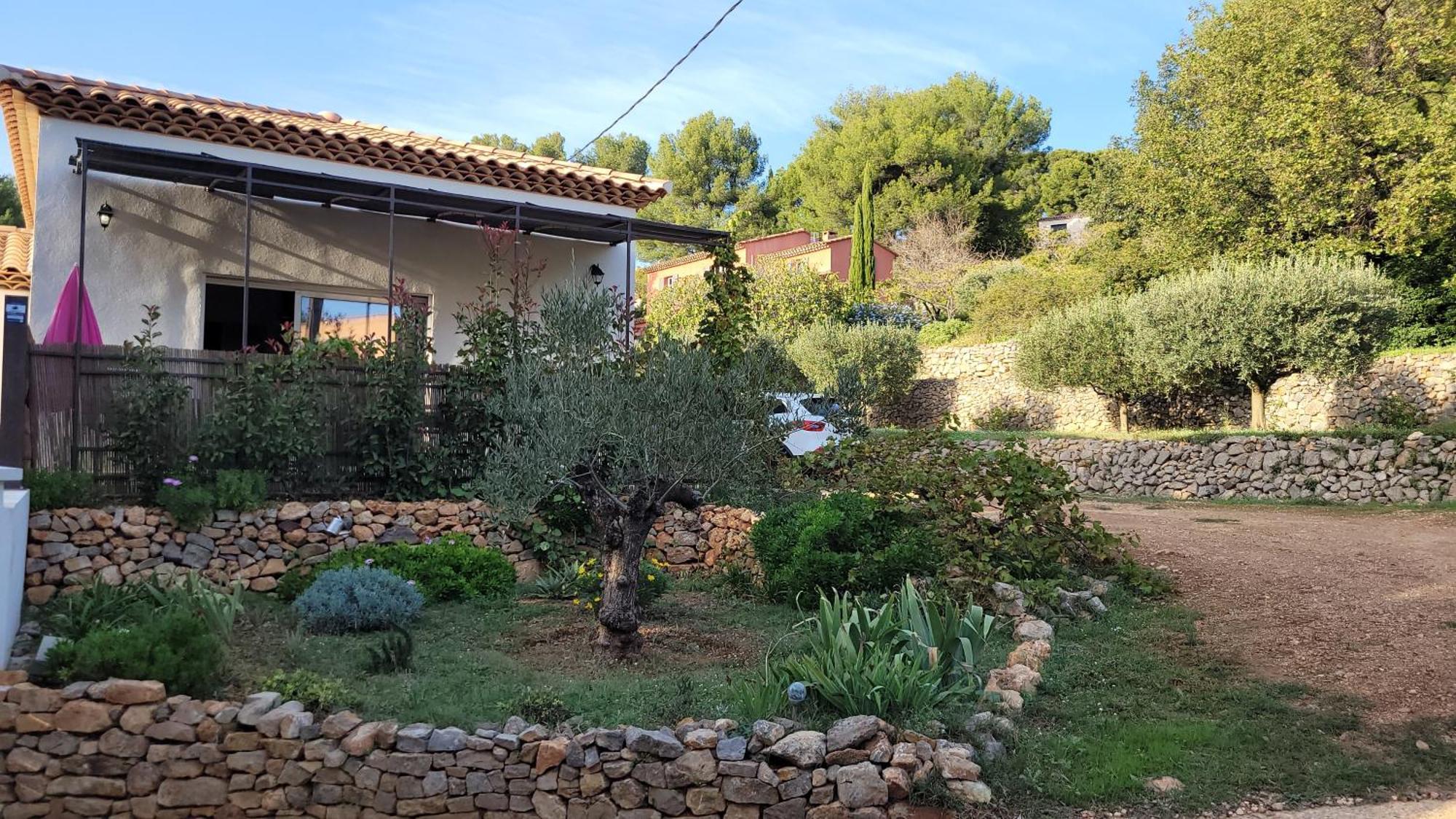 Jolie Maison Neuve Entre Mer Et Colline En Provence โอลิอูลส์ ภายนอก รูปภาพ